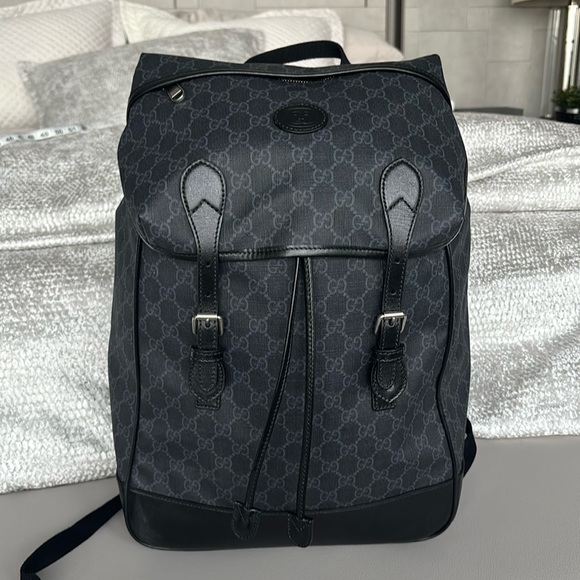 Men’s GUCCI medium backpack with interlocking G - like new, used once - Picture 1 of 13